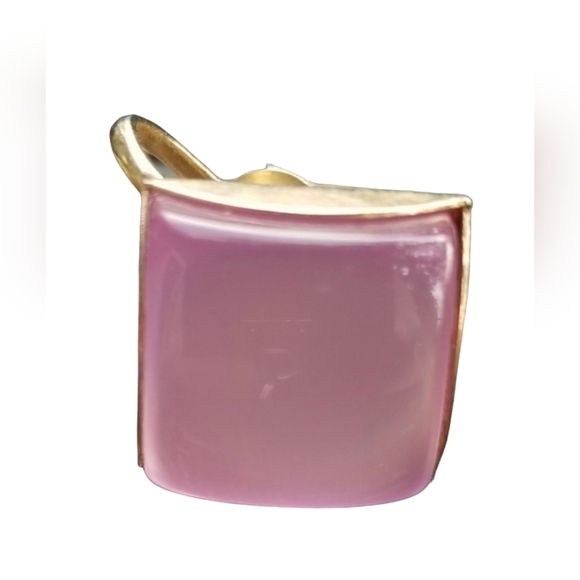 VINTAGE 1950s GOLDTONED & PINK MOONSTONE LUCITE SCREW BACK EARRINGS - Picture 2 of 3